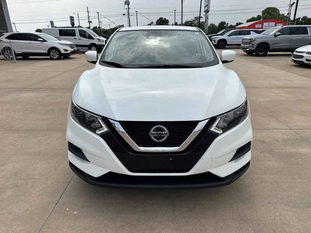 Used 2021 White Nissan S image 27