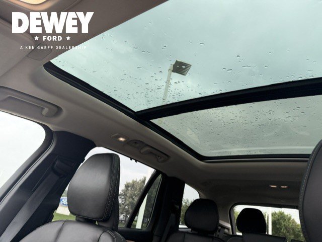Used 2026 Gray Metallic Volvo Ultra Dark Theme image 19