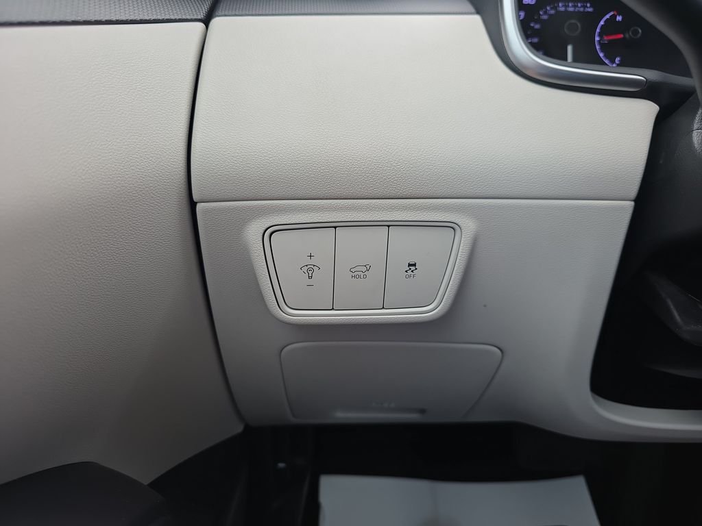 Used 2024 White Pearl Hyundai SEL image 19