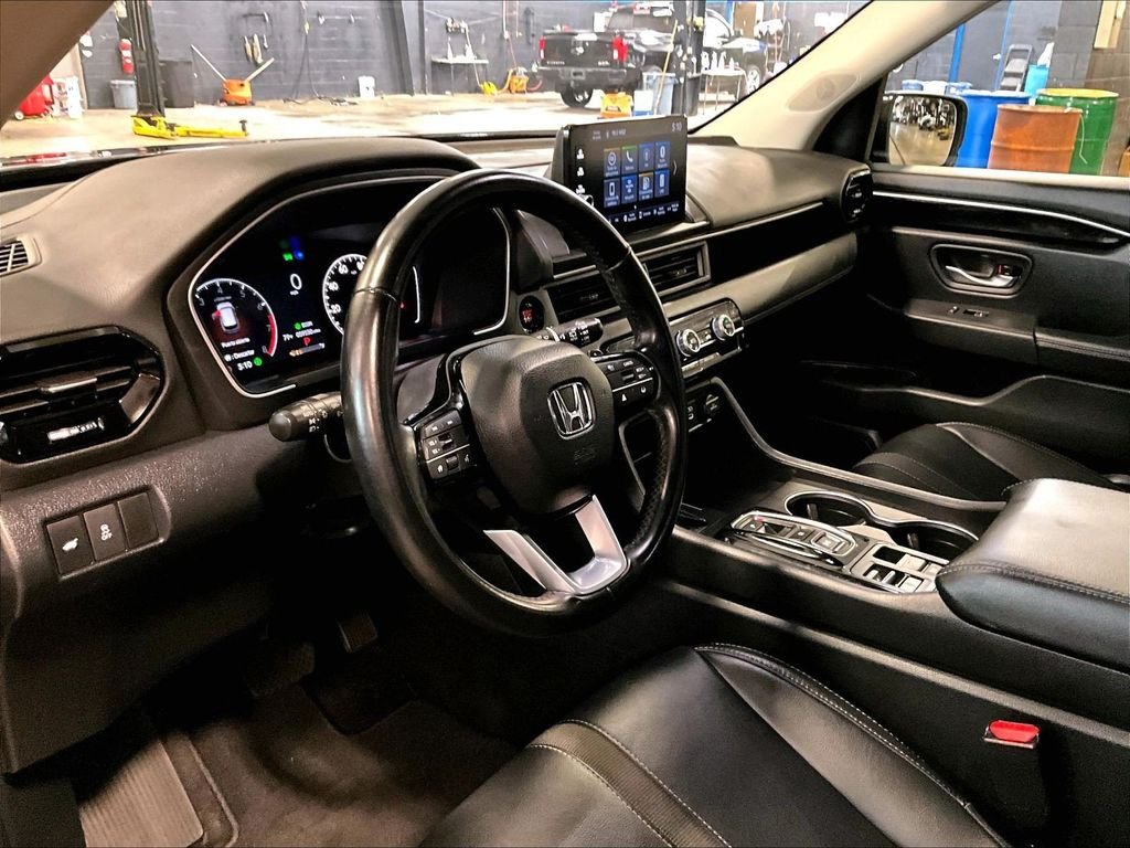 Used 2025 Black Honda EX-L image 8