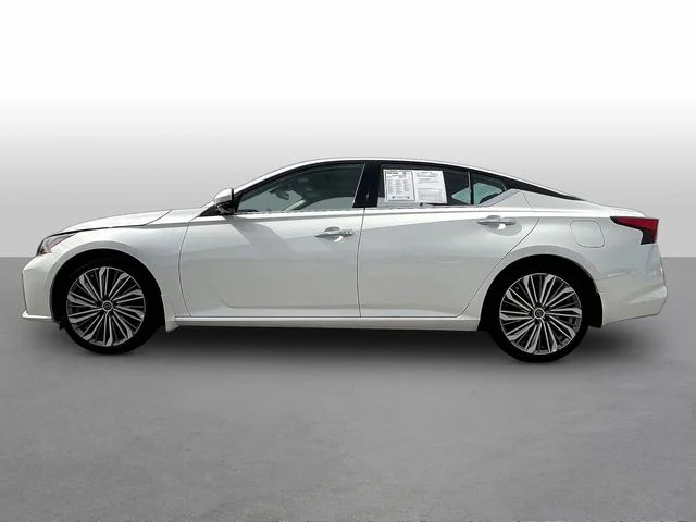 Used 2025 White Nissan 2.5 SL image 4