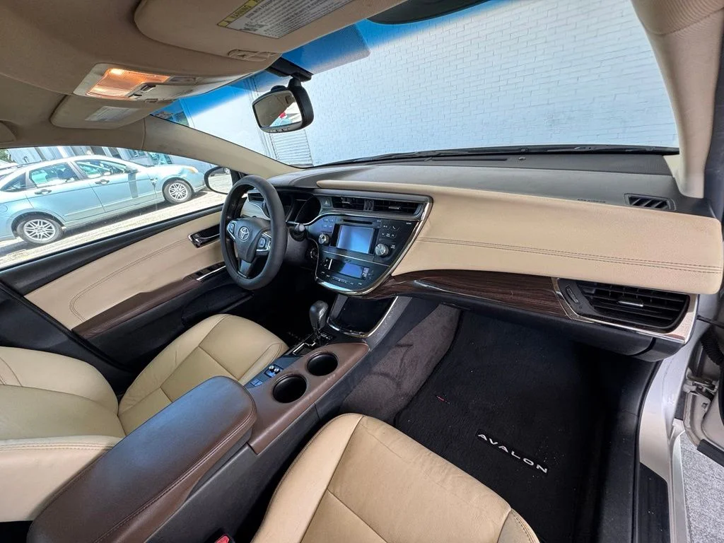 Used 2015  Toyota XLE Premium image 16