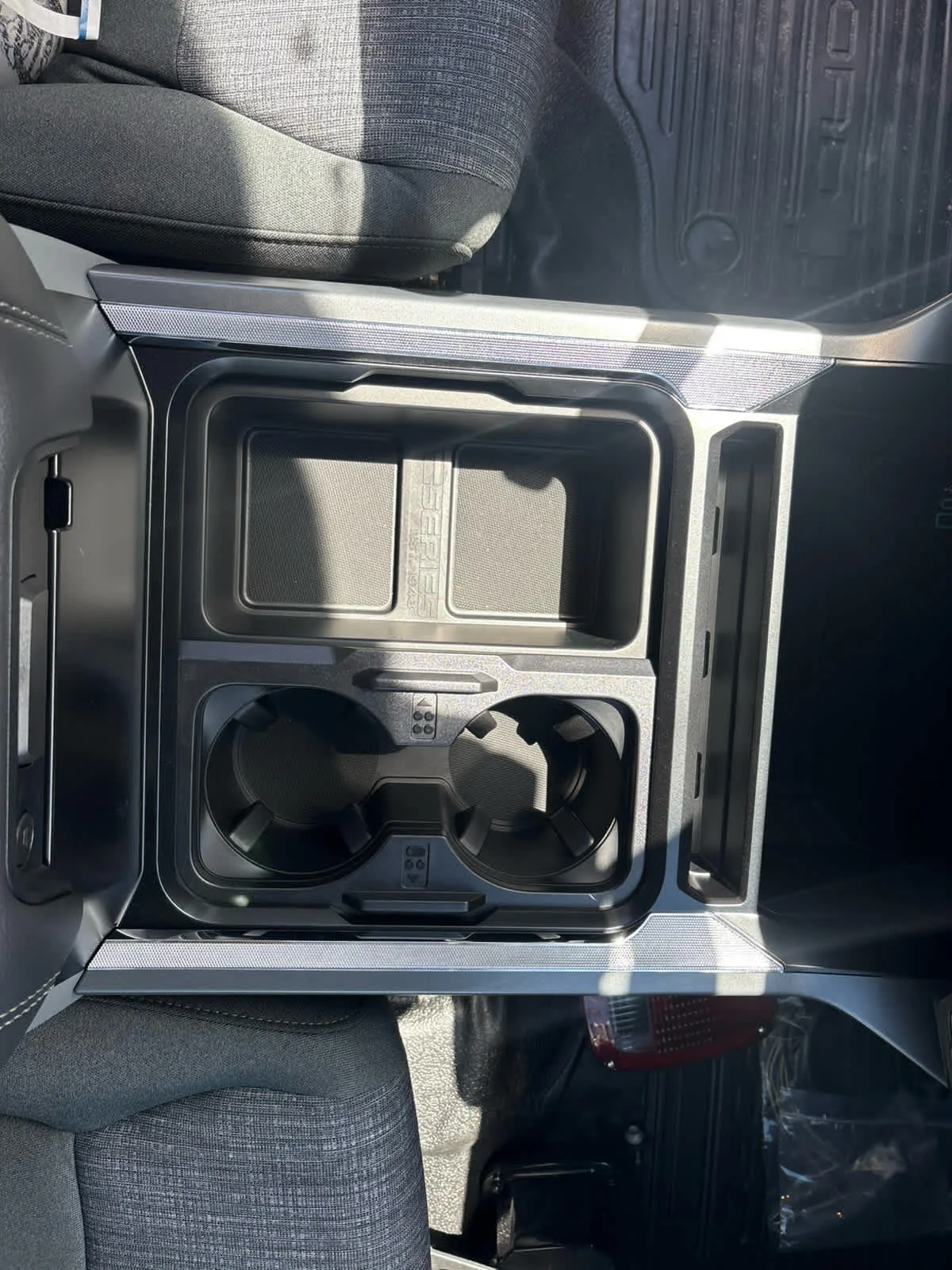 2025 Ford F-350 Super Duty Chassis Cab XLT - Photo 28