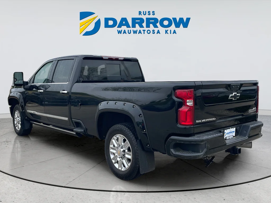 Used 2024 Black Chevrolet High Country image 3