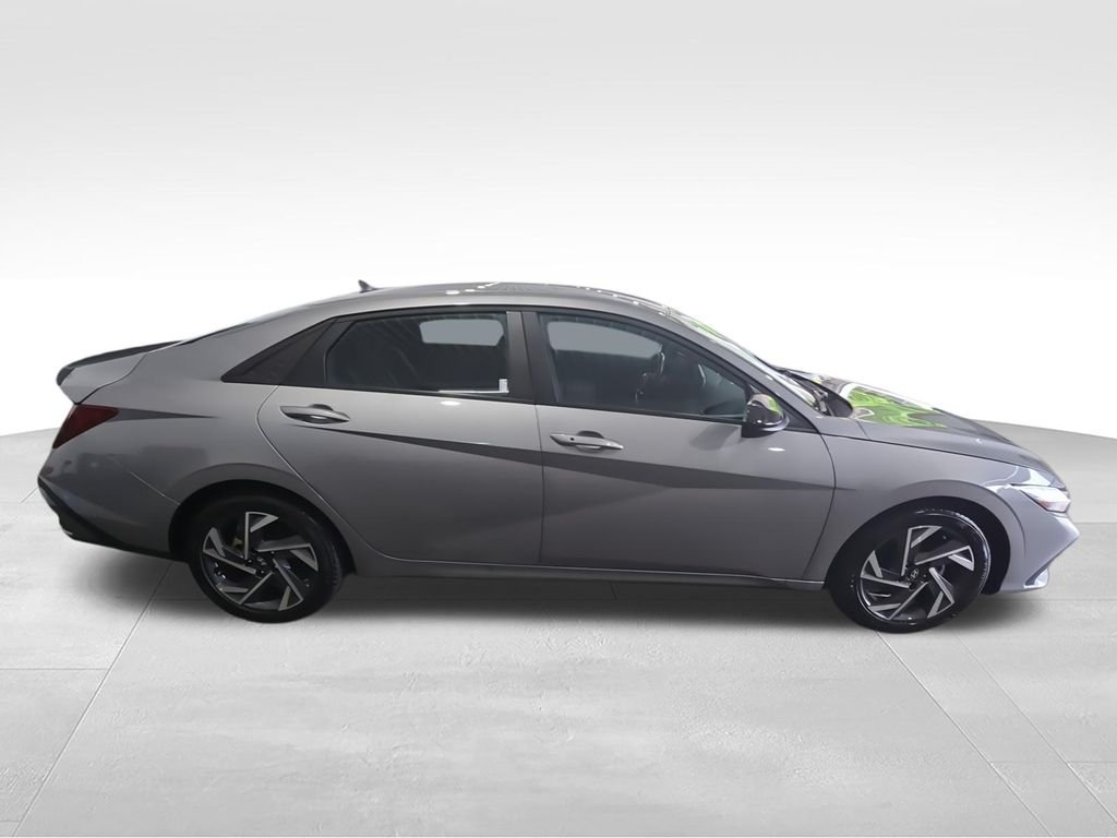 2025 Hyundai Elantra SEL - Photo 11