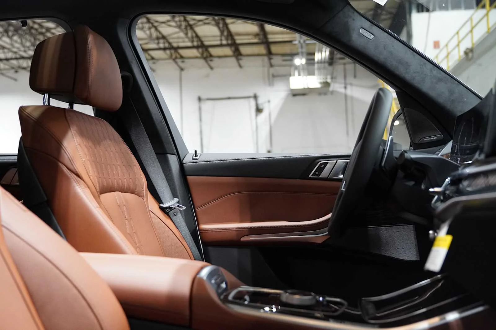 New 2026 Mineral White Metallic BMW xDrive40i image 9