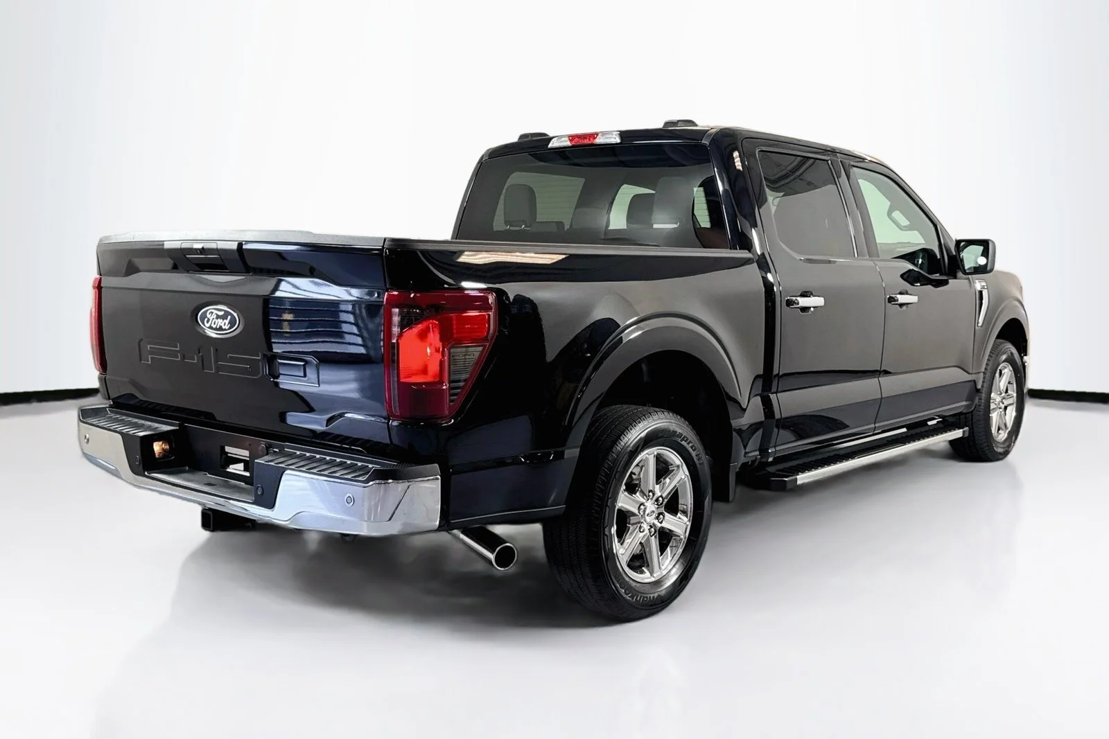 Used 2025 Agate Black Metallic Ford XLT image 6