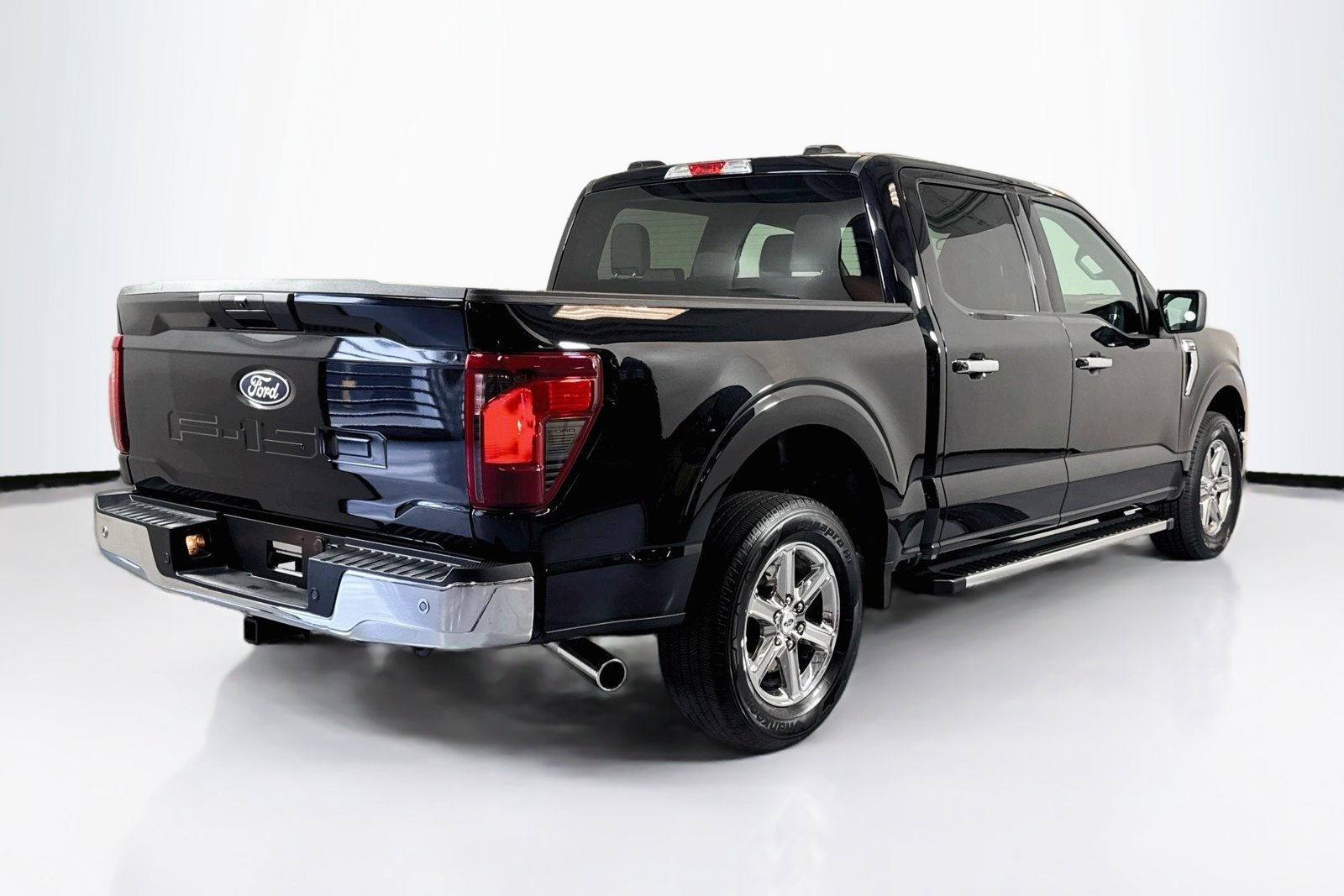 Used 2025 Agate Black Metallic Ford XLT image 6