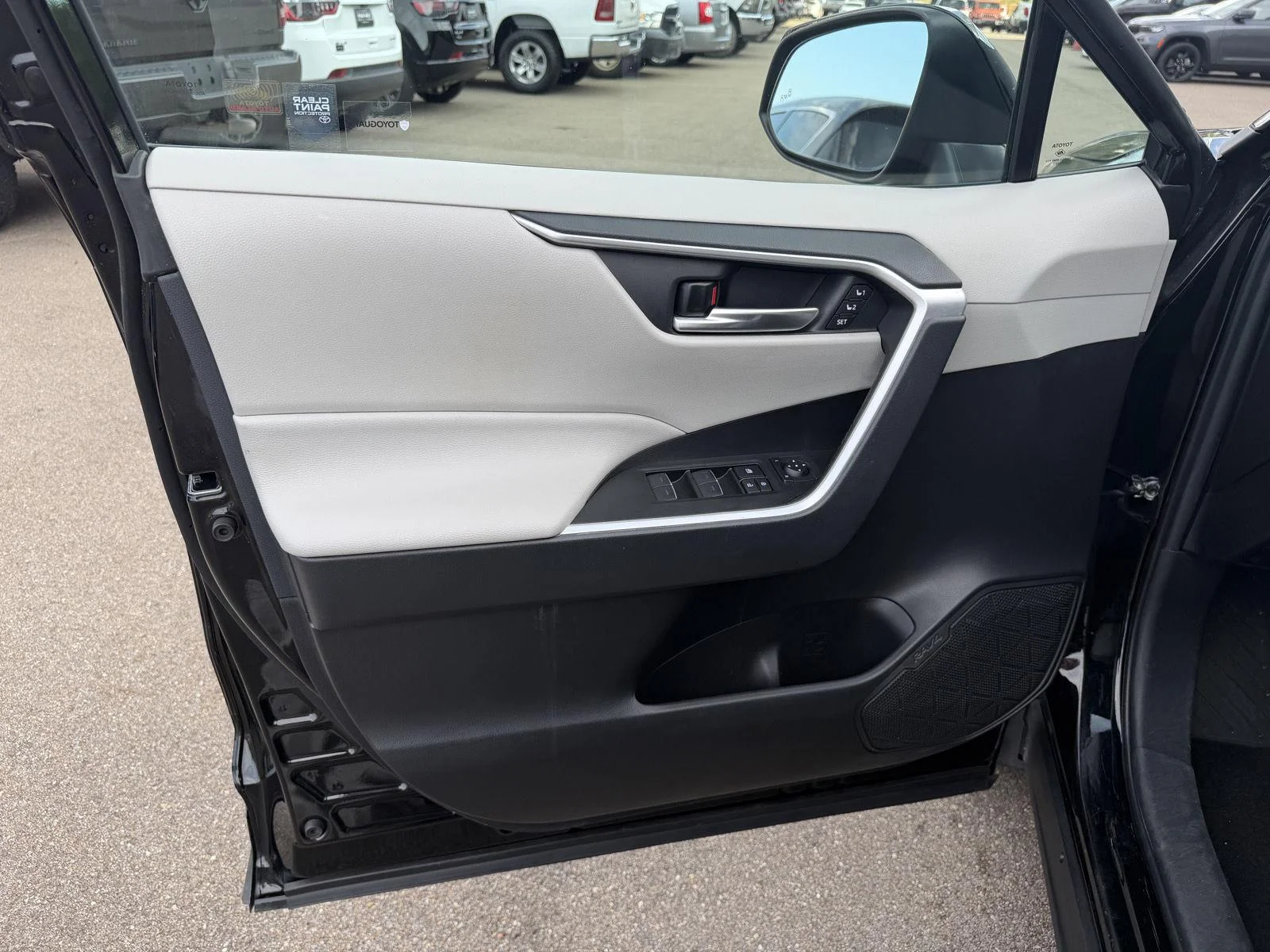 Used 2023 Midnight Black Metallic Toyota XLE Premium image 15