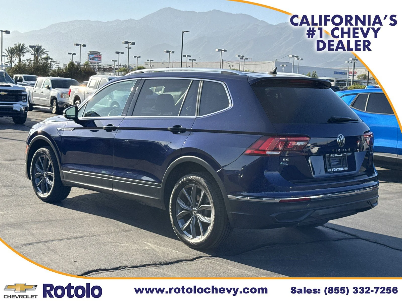 Used 2022 Blue Volkswagen SE image 4