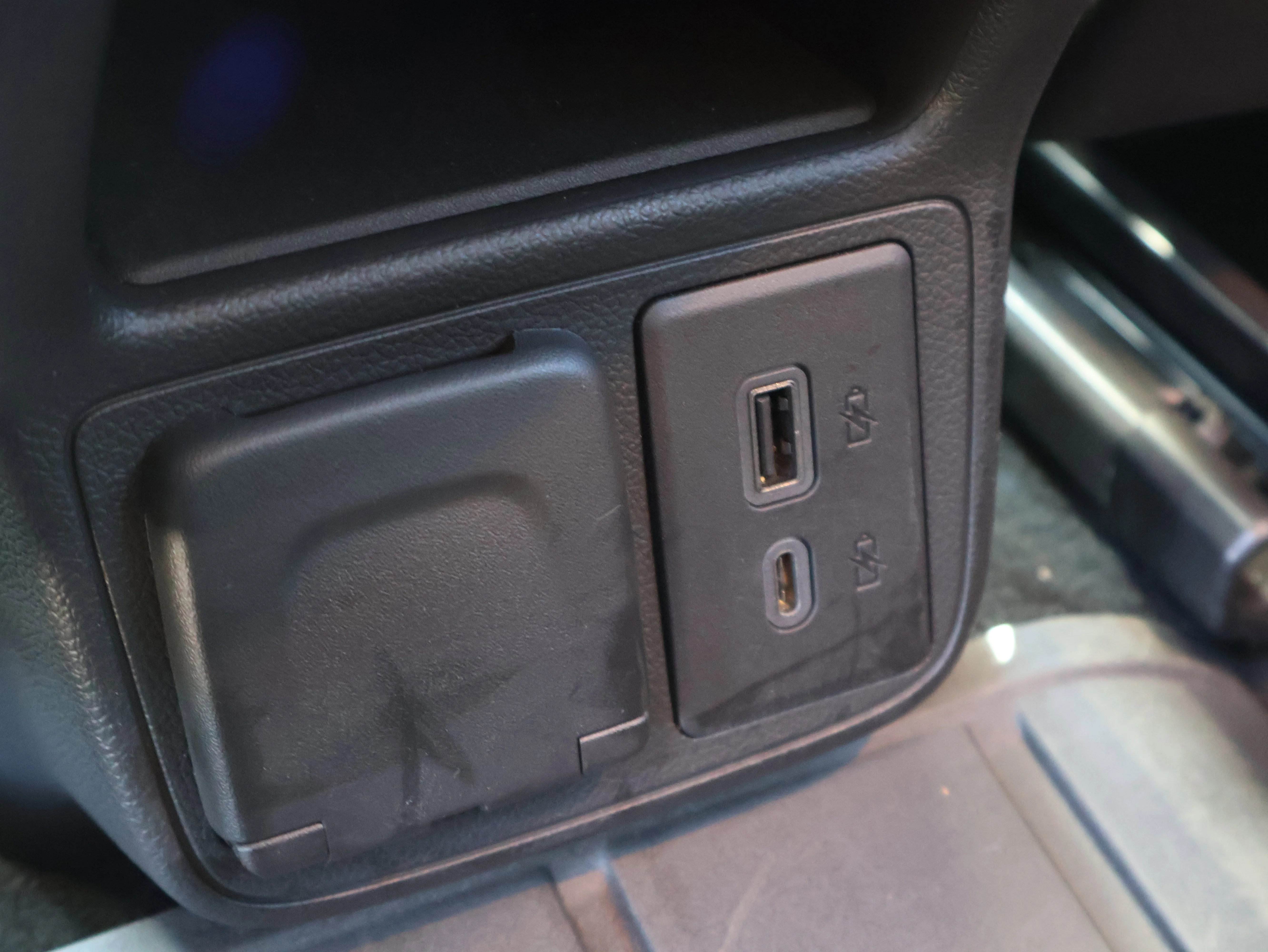 Used 2023 White Frost Tricoat Buick Essence image 18