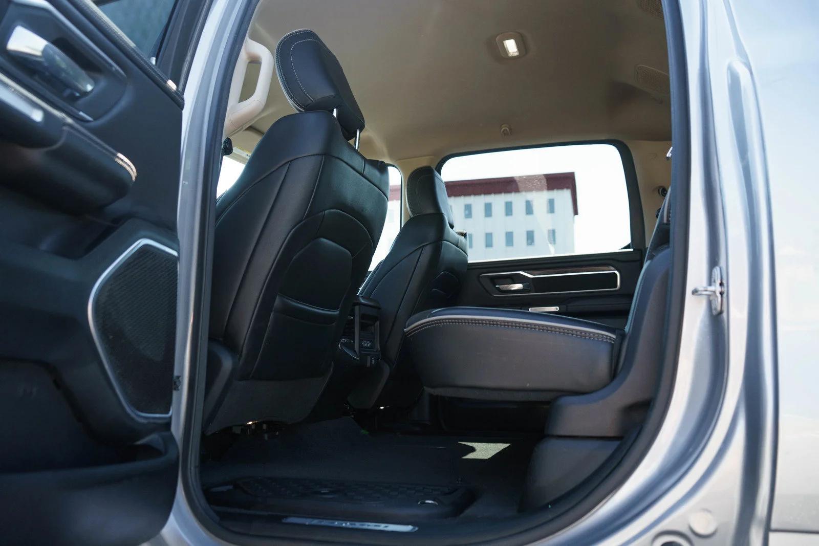 Used 2020 Billet Silver Metallic Clearcoat Ram Laramie image 15
