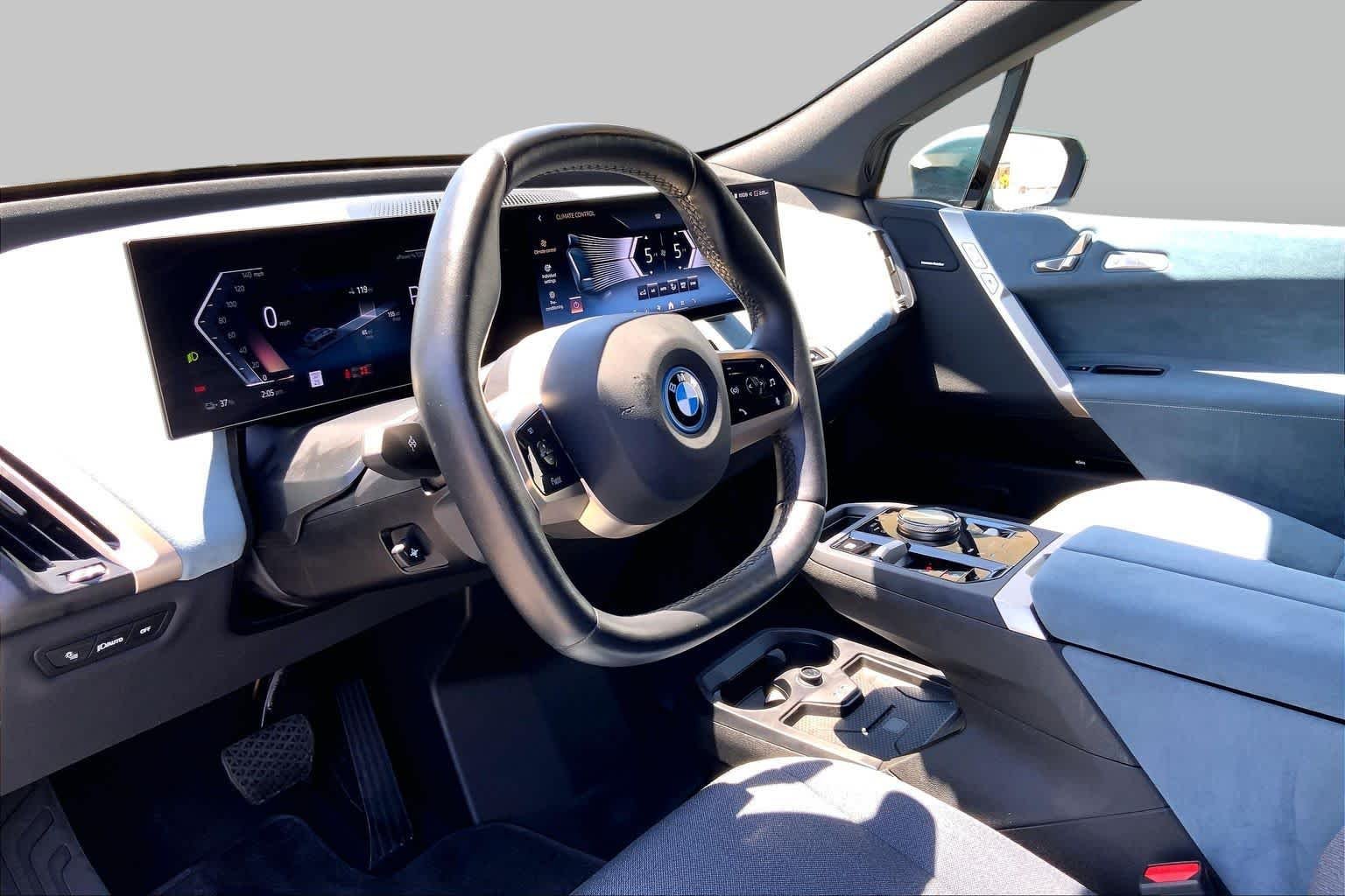 Used 2024 Blue Ridge Mountain Metallic BMW xDrive50 image 17