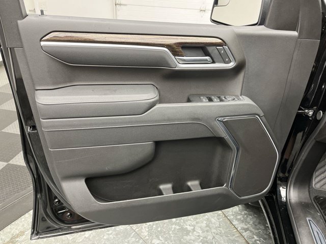 Used 2026 Onyx Black GMC Elevation image 8