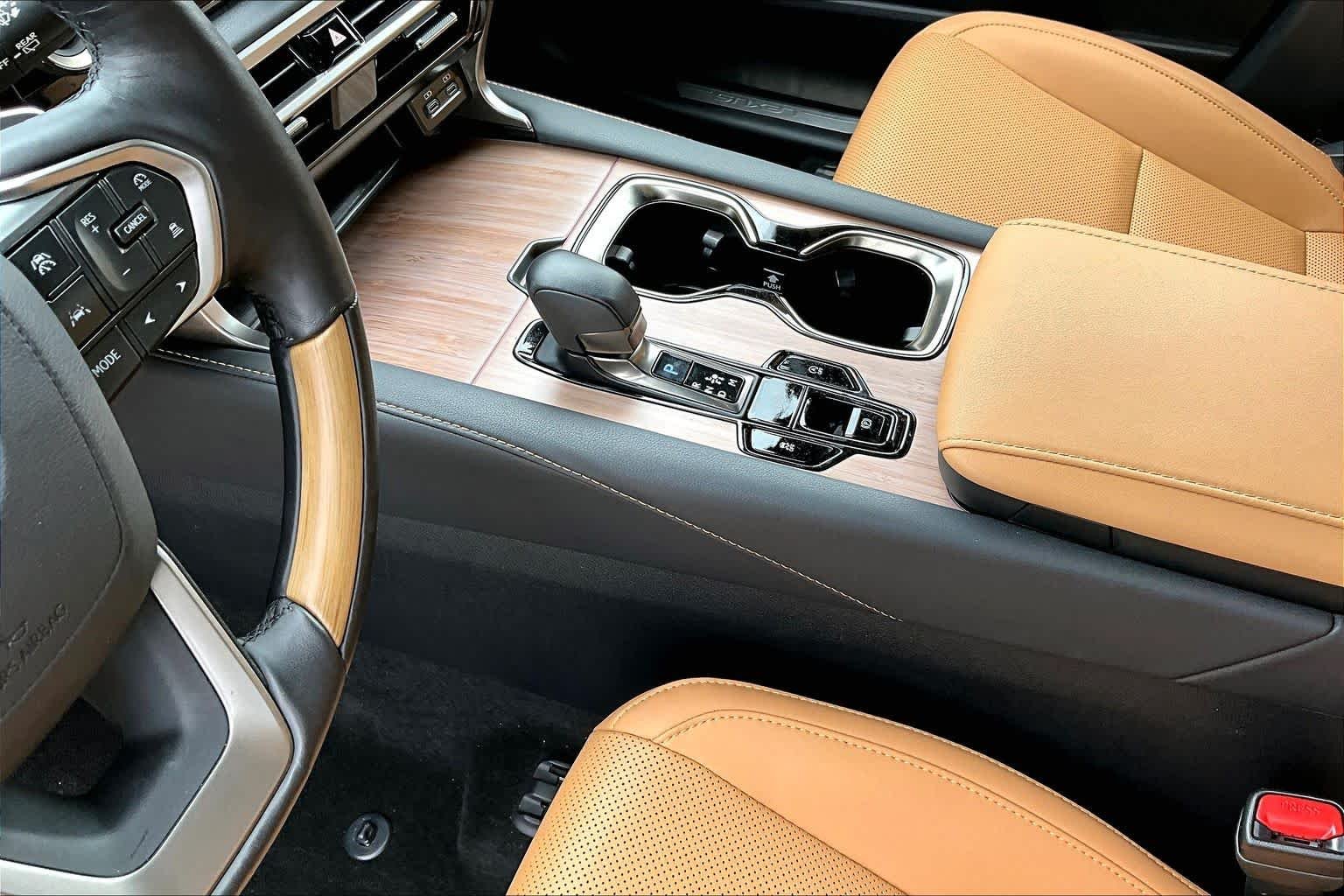 Used 2025 Nori Green Pearl Lexus Premium image 17
