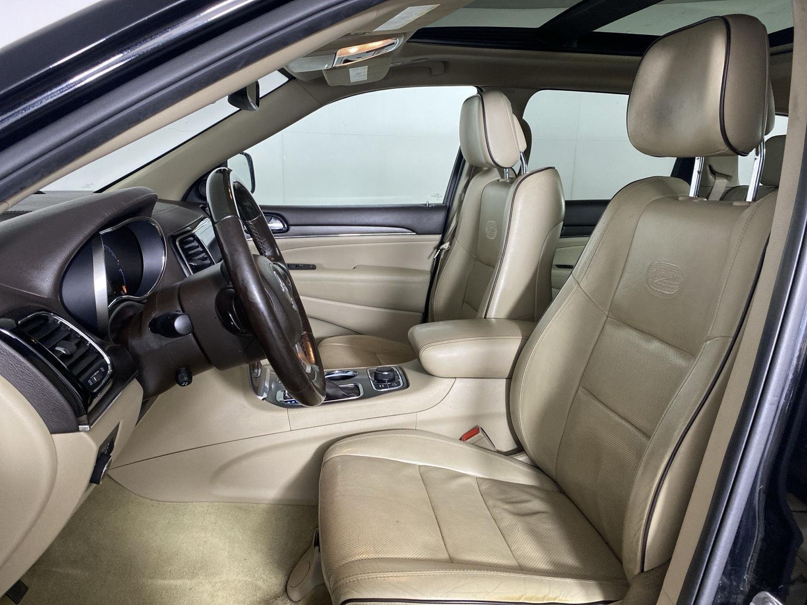Used 2020 Diamond Black Crystal Pearlcoat Jeep Overland image 20