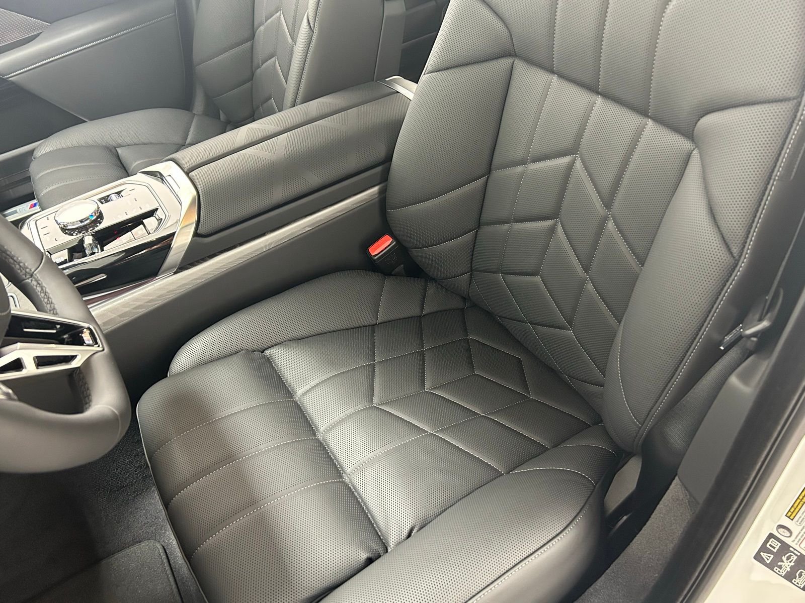2025 BMW 7 Series 760i - Photo 29