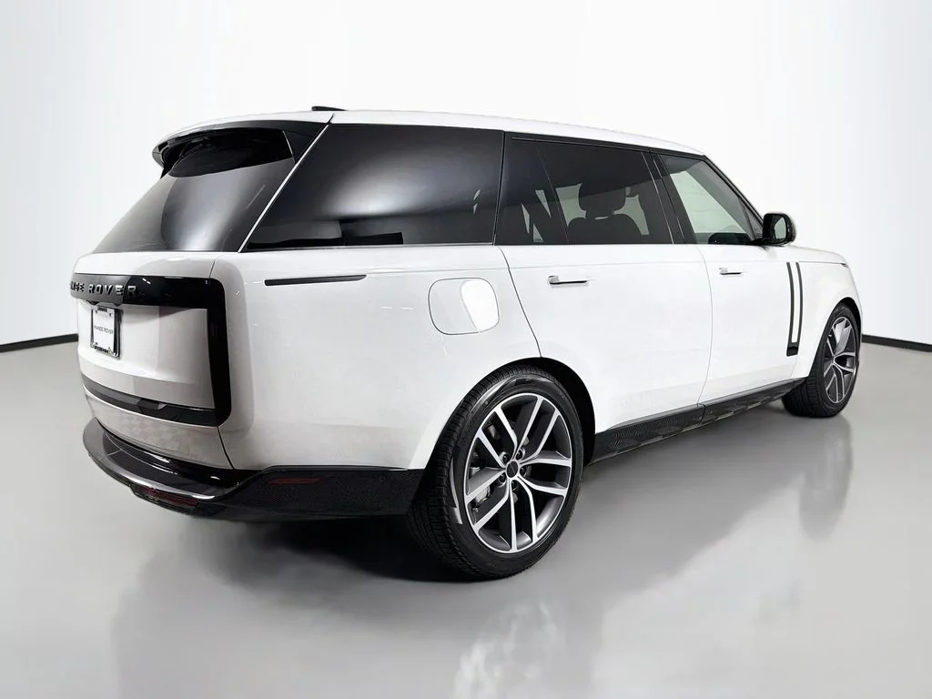 New 2026 Fuji White Land Rover SE 7 Seats image 5