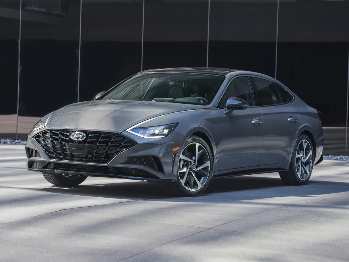 Used 2023 White Hyundai SEL image 1