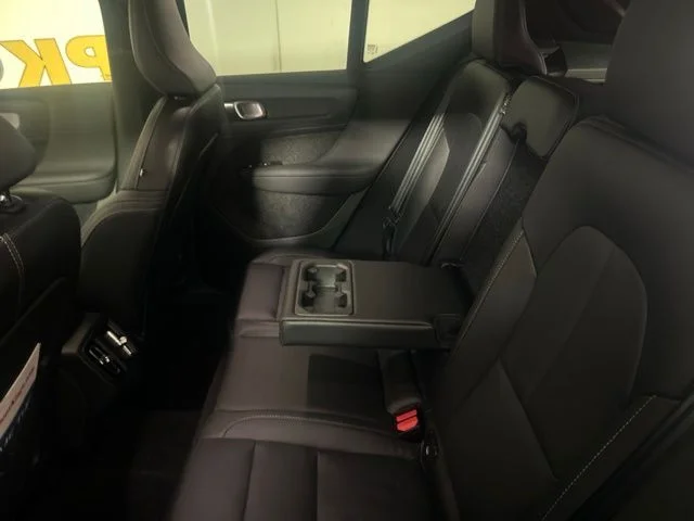 Used 2025 Onyx Black Metallic Volvo B5 Plus Bright Theme image 37