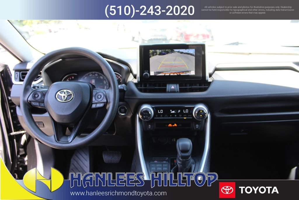 2025 Toyota RAV4 XLE - Photo 17