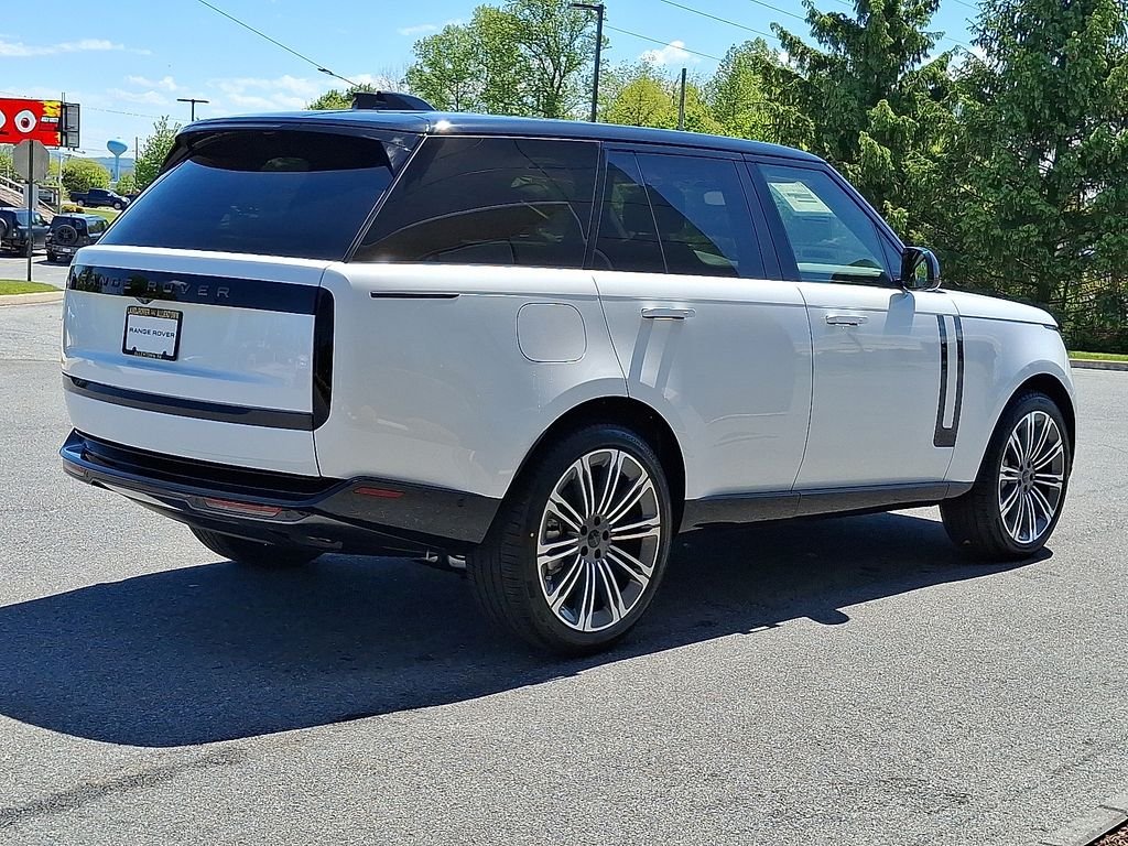 New 2026 Ostuni Pearl White Land Rover SE image 3