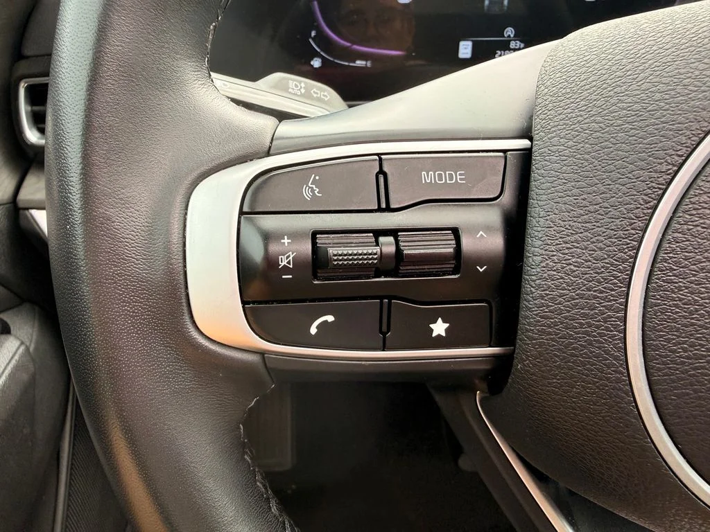 Used 2024 Glacial White Pearl Kia X-Line image 23