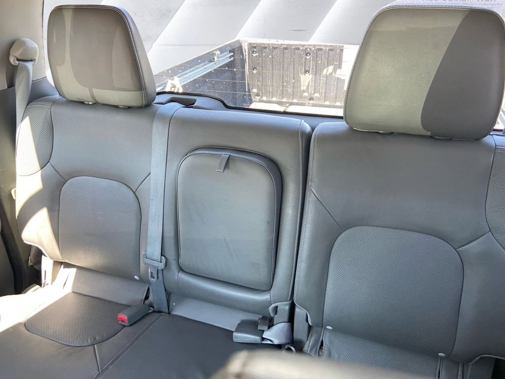 Used 2013 Silver Nissan SL image 14