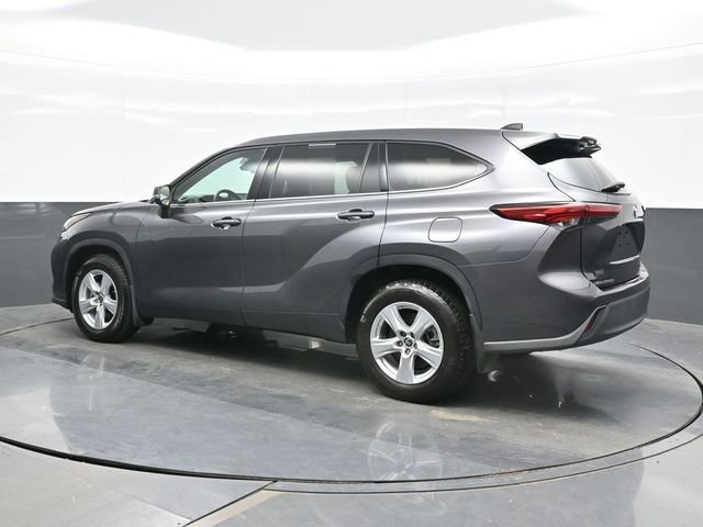 Used 2022 Gray Toyota LE image 3