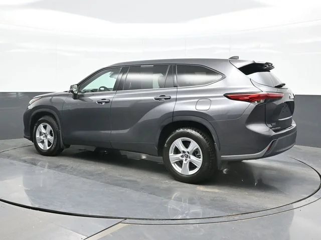 Used 2022 Gray Toyota LE image 3