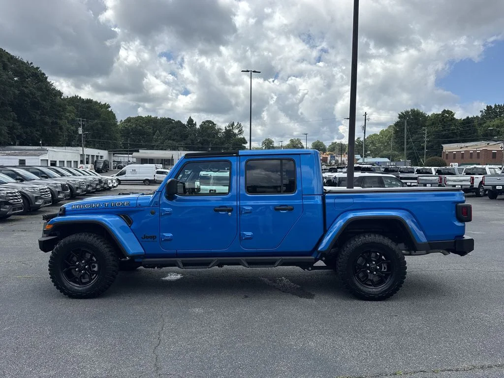 Used 2025 Blue Jeep High Tide image 4