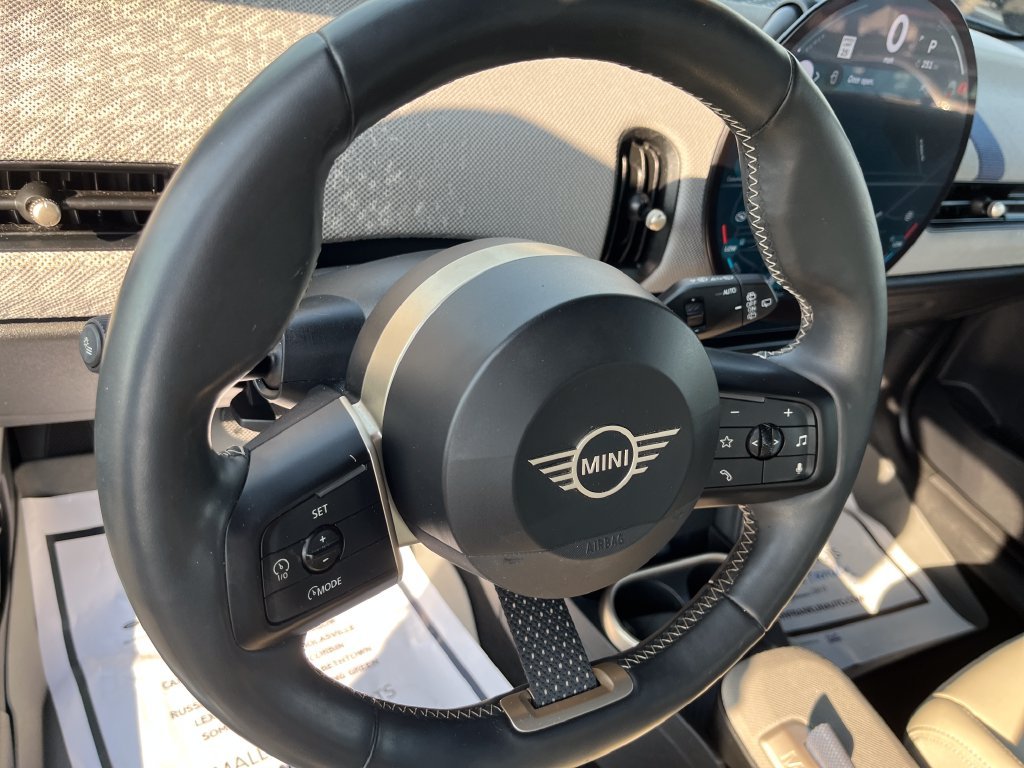 Used 2025 Green MINI Signature image 14