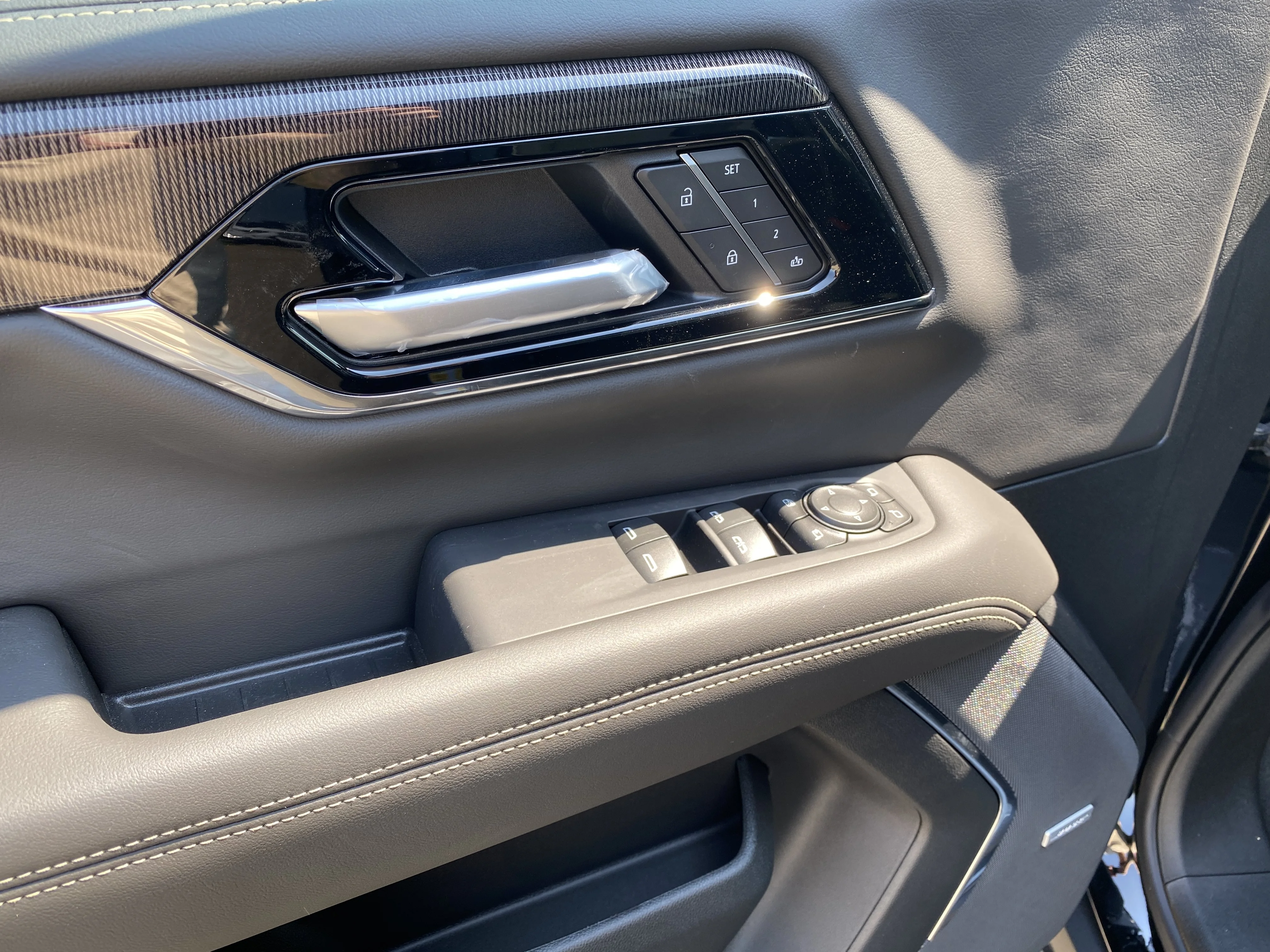 New 2026 ONYX BLACK GMC Elevation image 25