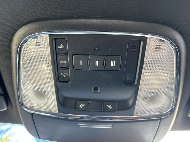 Used 2011 Black Dodge Rallye Plus image 29