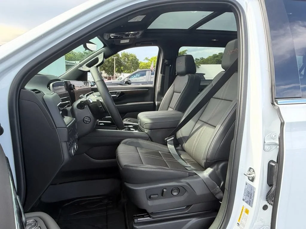 New 2026 Polar White Tricoat Chevrolet High Country image 9