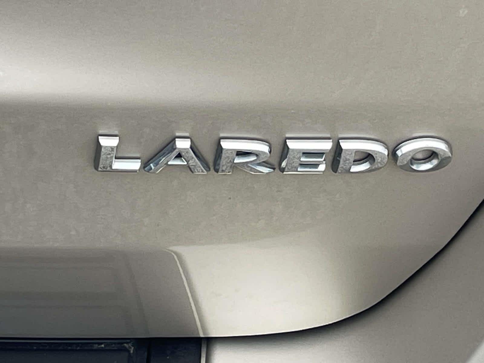 Used 2014 Cashmere Pearlcoat Jeep Laredo image 20