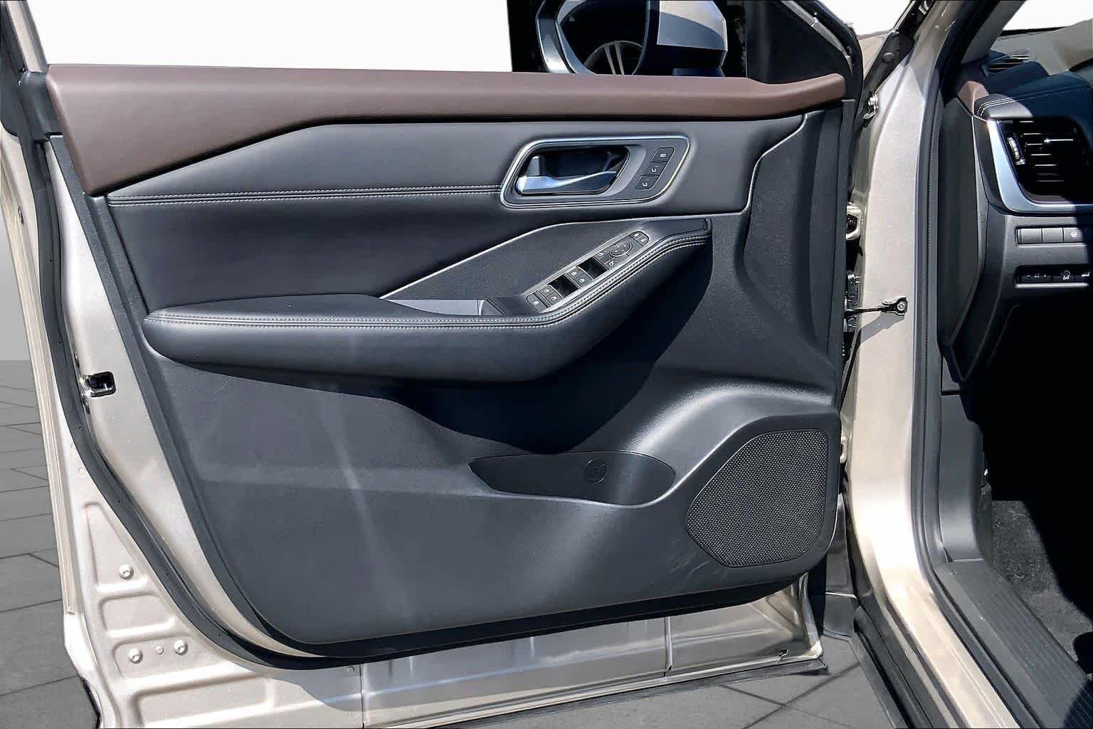 Used 2023 Champagne Silver Metallic Nissan Platinum image 22