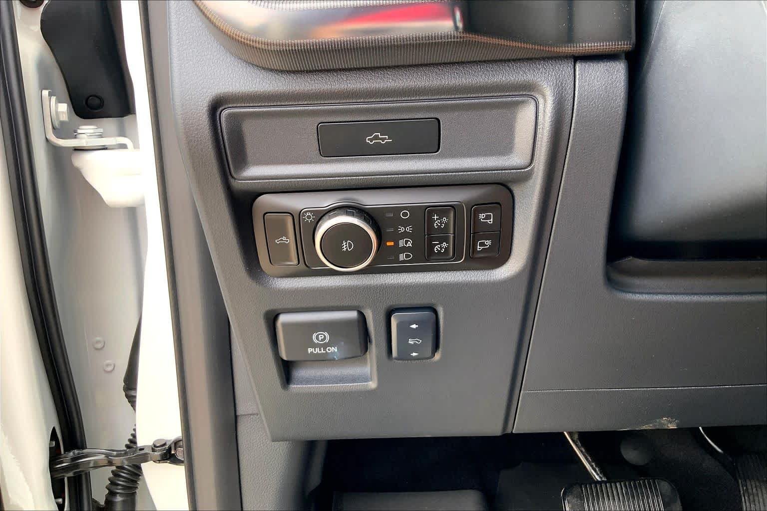 New 2026 Star White Metallic Tri-Coat Ford Platinum image 20