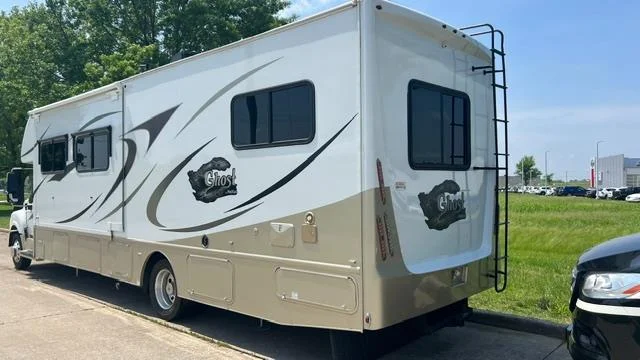 Used 2016 White INTERNATIONAL Ghost 36DS image 6