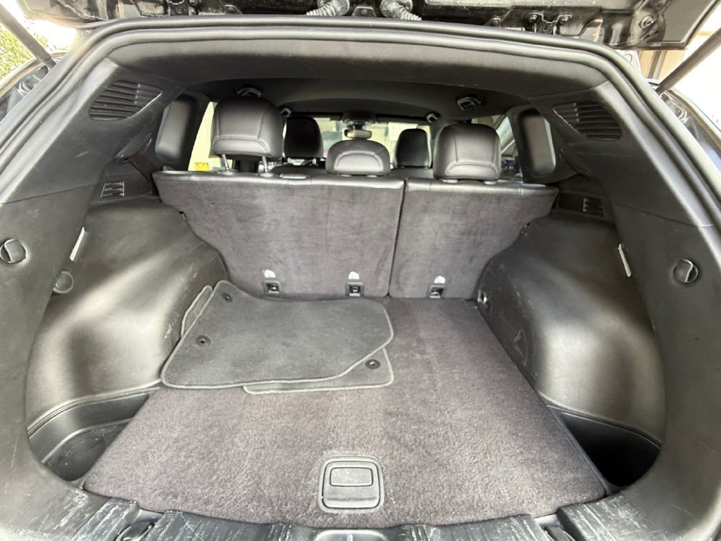 Used 2024 Black Jeep Latitude image 4