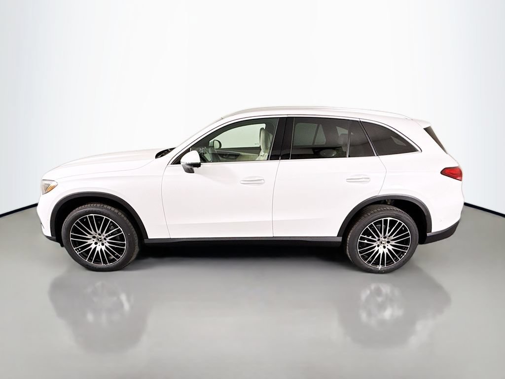 New 2026 MANUFAKTUR Moonlight White Metallic Mercedes-Benz GLC 300 image 37