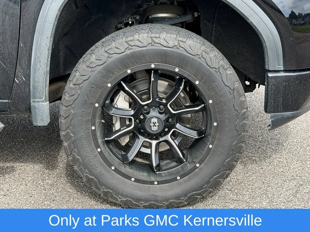 Used 2022 Onyx Black GMC Elevation image 13
