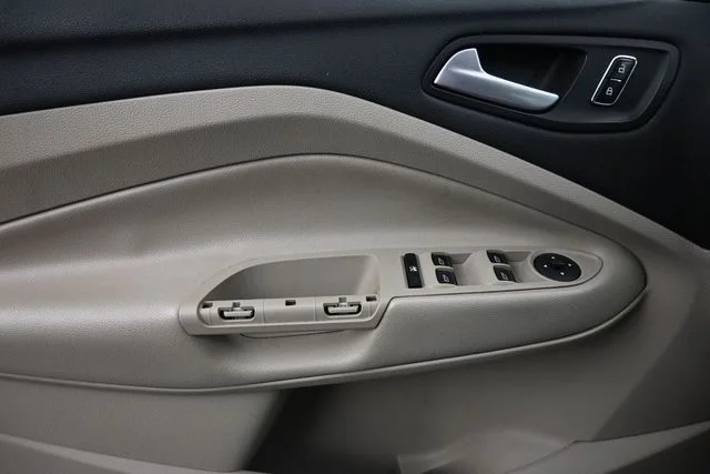 Used 2016 Orange Ford SE image 23