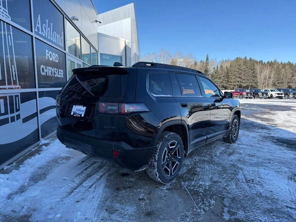 New 2026 Diamond Black Crystal Pearl-Coat Exterior Paint Jeep Limited image 3
