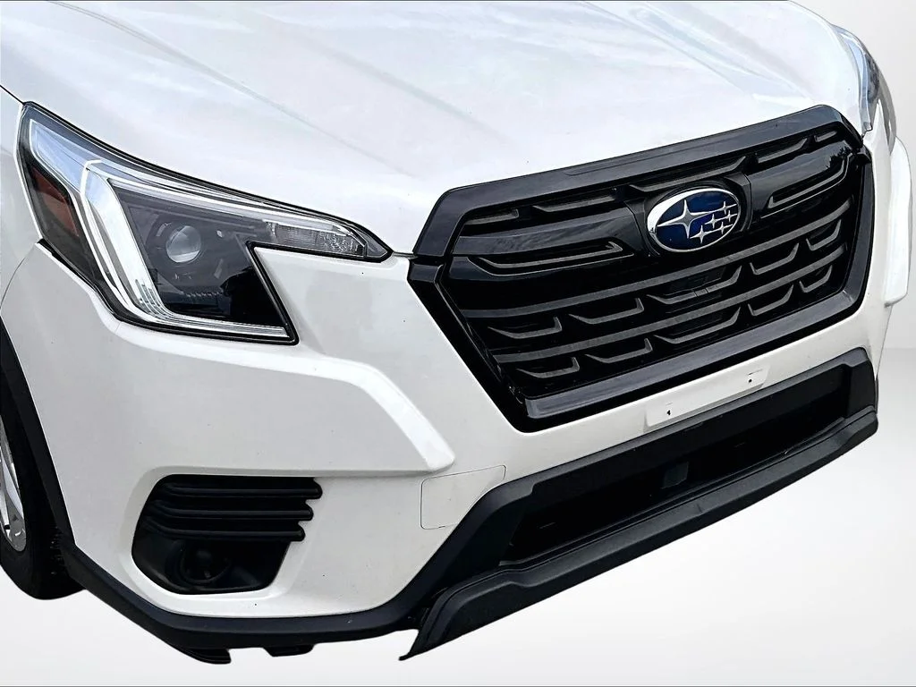 Used 2023 White Subaru Base image 29