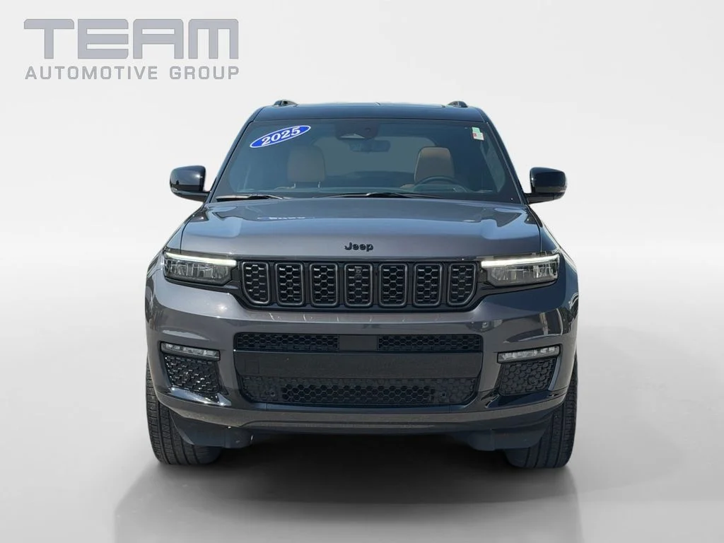 Used 2025 Gray Jeep Summit image 2