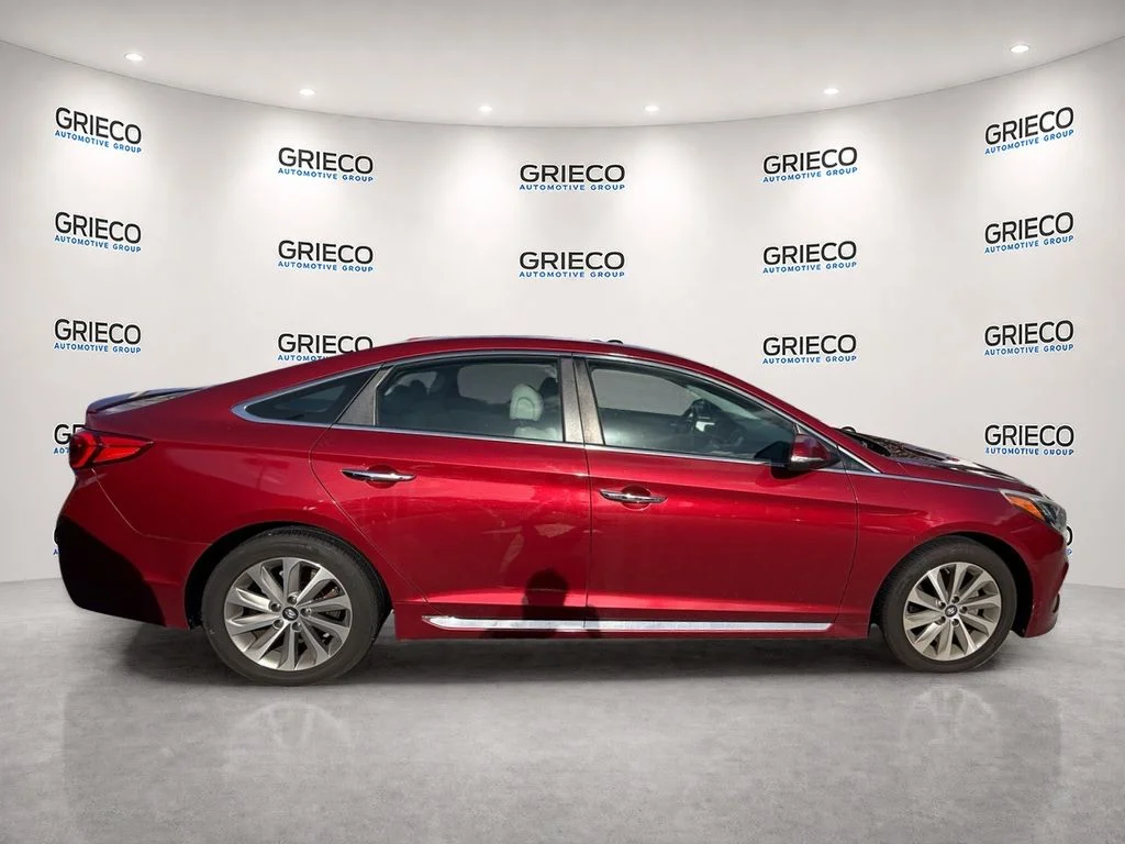 Used 2015 Red Hyundai Sport image 8