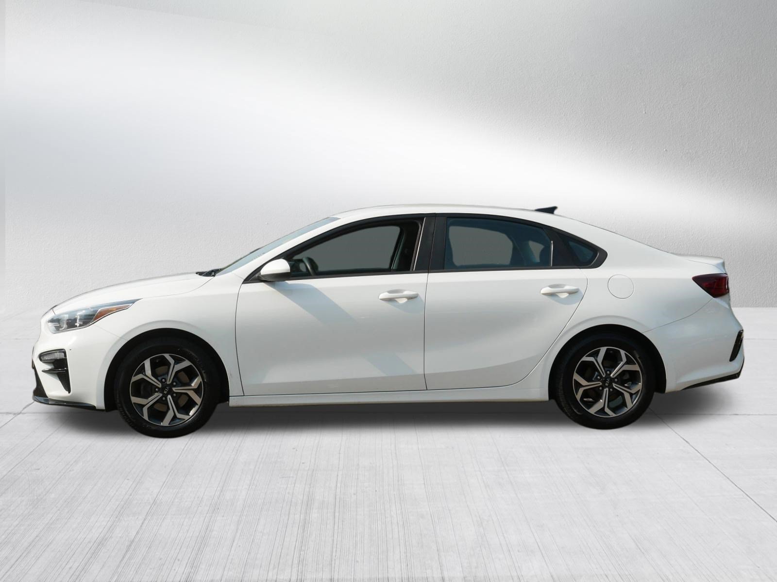 Used 2019 Clear White Kia LXS image 4