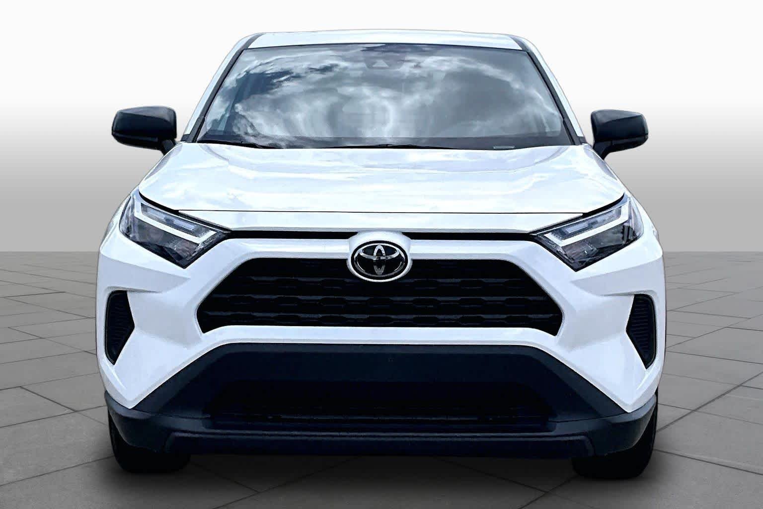 Used 2025 Ice Cap Toyota LE image 4