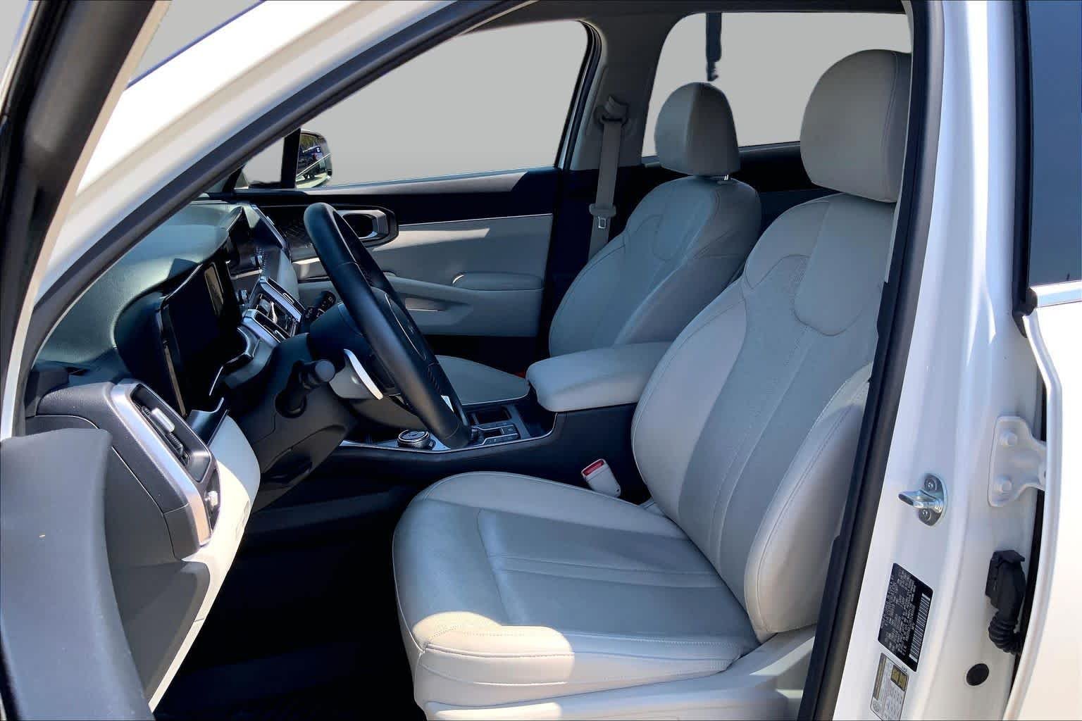Used 2024 Snow White Pearl Kia EX image 8